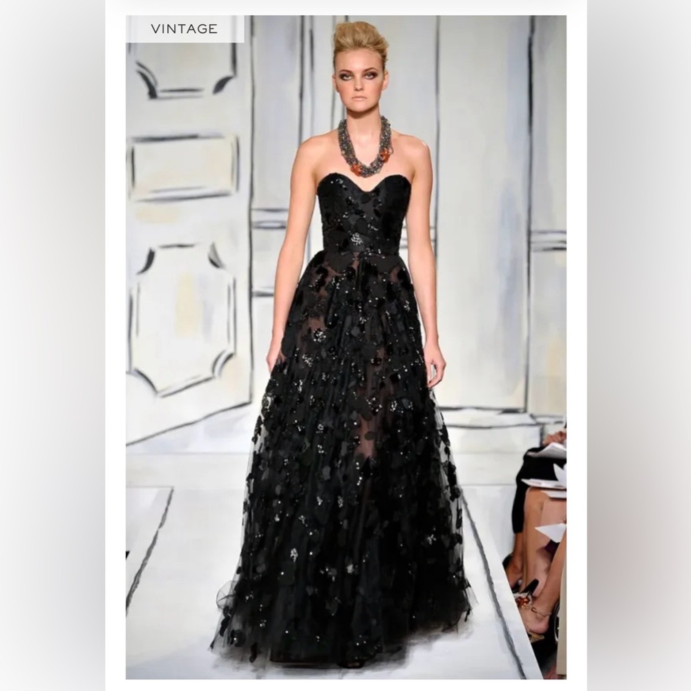 Oscar de la Renta Black Strapless Gown - Picture 4 of 13
